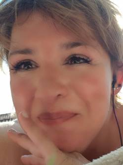 Andi, 56 �ves t�rskeres� n�, Gy�ngy�s