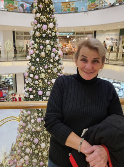 Piroska, 65 �ves t�rskeres� n�, Cheshire, Haltont �s Warringtont bele�rtve