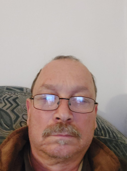 Pisti, 56 �ves nagydobosi t�rskeres� f�rfi