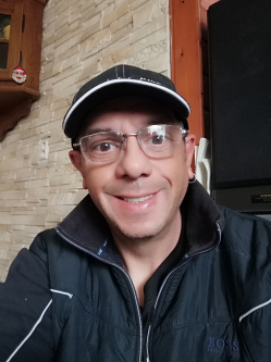 K�roly, 52 �ves soml�sz�l�si t�rskeres� f�rfi