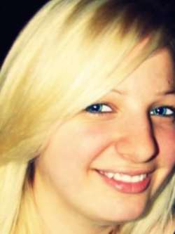 M�nika, 33 �ves t�rskeres� n�, �rd