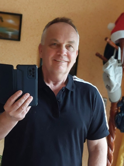 Zolt�n, 61 �ves t�rskeres� f�rfi, Besenysz�g