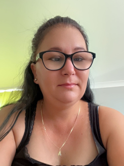 Reni, 41 �ves t�rskeres� n�, F�zesabony