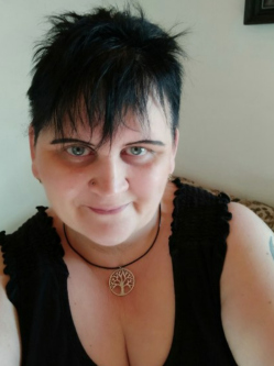 M�nika, 52 �ves t�rskeres� n�, Kercaszomor
