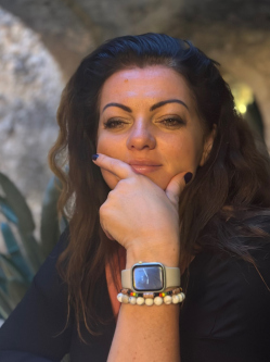 Anita, 53 �ves t�rskeres� n�, Pom�z