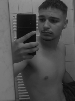Krisi, 18 éves társkereső férfi, Nyíregyháza