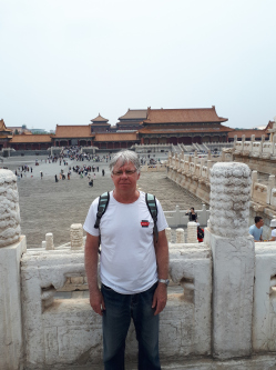 Tibor, 67 �ves t�rskeres� f�rfi, Budapest