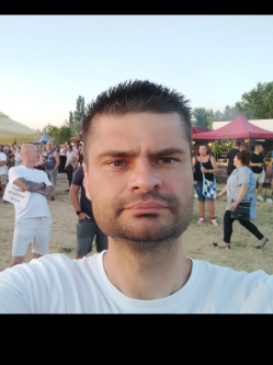Zsolt, 46 �ves t�rskeres� f�rfi, �rd