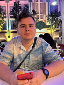 Lukas, 21 �ves t�rskeres� f�rfi, Bajororsz�g