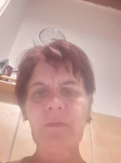 Erika, 53 �ves biatorb�gyi t�rskeres� n�