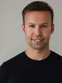 Gabo, 44 �ves t�rskeres� f�rfi, V�rpalota
