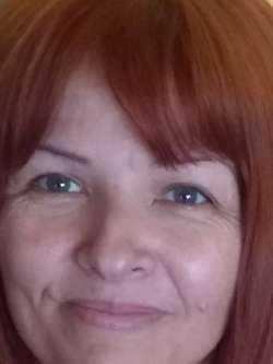 Edina, 50 �ves t�rskeres� n�, Tata