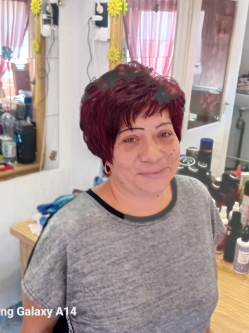 Gy�ngyike, 47 �ves t�rskeres� n�, Polg�r