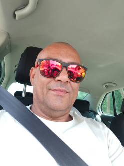 Szil�rd, 52 �ves t�rskeres� f�rfi, Tisza�jv�ros