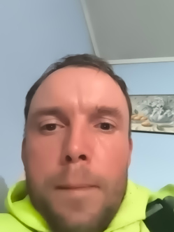 Iajos, 33 �ves t�rskeres� f�rfi, B�kkszentm�rton