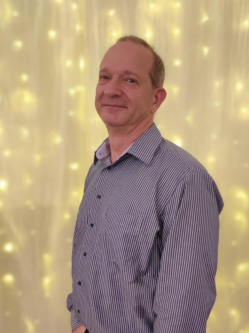 Csaba, 57 �ves t�rskeres� f�rfi, Moh�cs