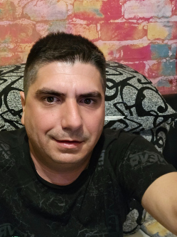 Norbi, 41 �ves t�rskeres� f�rfi, Duna�jv�ros