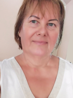Zsuzsa, 62 �ves t�rskeres� n�, �zd