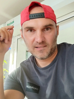 Tibor, 45 �ves t�rskeres� f�rfi, Kan�ri-Szigetek