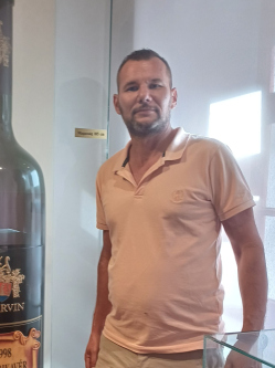 Roland, 48 �ves t�rskeres� f�rfi, Nagydorog