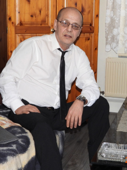 Jozsef, 61 �ves t�rskeres� f�rfi, Merseyside