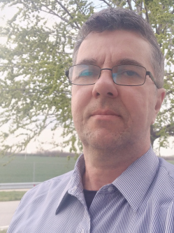 Zoli, 58 �ves t�rskeres� f�rfi, Orosh�za