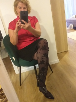 Anik�, 54 �ves t�rskeres� n�, Gy�mr�