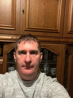 Lajos, 45 �ves t�rskeres� f�rfi, F�l�ph�za