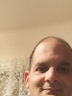 Andr�s, 44 �ves t�rskeres� f�rfi, Nagyk�r�s