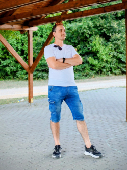 45 �ves sz�kesfeh�rv�ri f�rfi