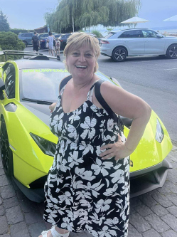 M�ria, 61 �ves t�rskeres� n�, Paks