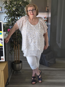 ILUS, 66 �ves t�rskeres� n�, Asz�d