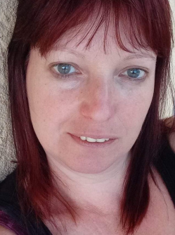 Melinda, 45 �ves t�rskeres� n�, Balatonsz�rsz�