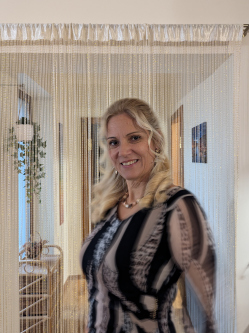�gi, 55 �ves t�rskeres� n�, P�cs