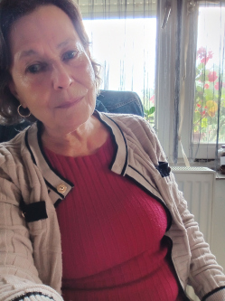 �va, 71 �ves t�rskeres� n�, Budapest