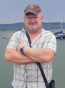 J�nos, 51 �ves t�rskeres� f�rfi, Szada