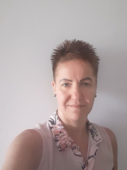 Anna, 46 �ves t�rskeres� n�, Budapest