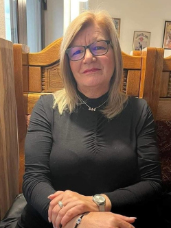 Ildik�, 57 �ves v�rpalotai t�rskeres� n�