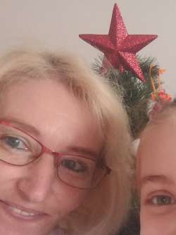 Evi, 47 �ves t�rskeres� n�, Nyitra
