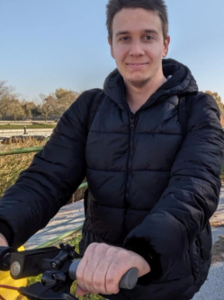 D�niel, 28 �ves t�rskeres� f�rfi, Si�fok