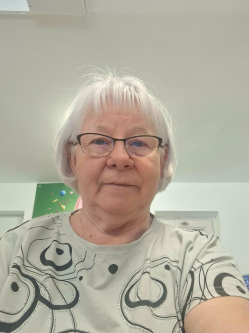Ir�n, 71 �ves t�rskeres� n�, Szigetcs�p