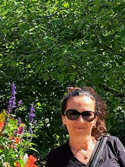 Melinda, 46 �ves t�rskeres� n�, Celld�m�lk