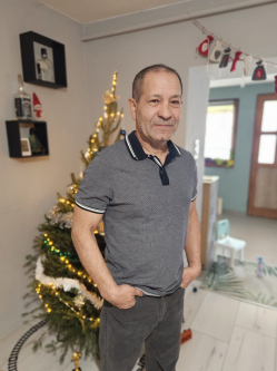 Sanyi, 57 �ves t�rskeres� f�rfi, Cibakh�za