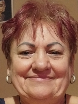 Ilona, 69 �ves t�rskeres� n�, Koml�