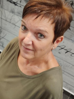 Erika, 64 �ves t�rskeres� n�, Budapest