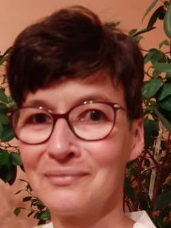 M�nika, 47 �ves t�rskeres� n�, �ll�s