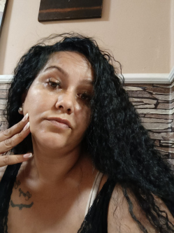 Maria, 40 �ves t�rskeres� n�, Dabas