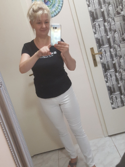 Lizi, 58 �ves t�rskeres� n�, L�v�