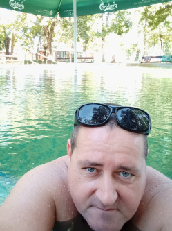 Peti, 48 �ves t�rskeres� f�rfi, Bord�ny