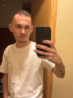 Roland, 22 éves társkereső férfi, Miskolc
